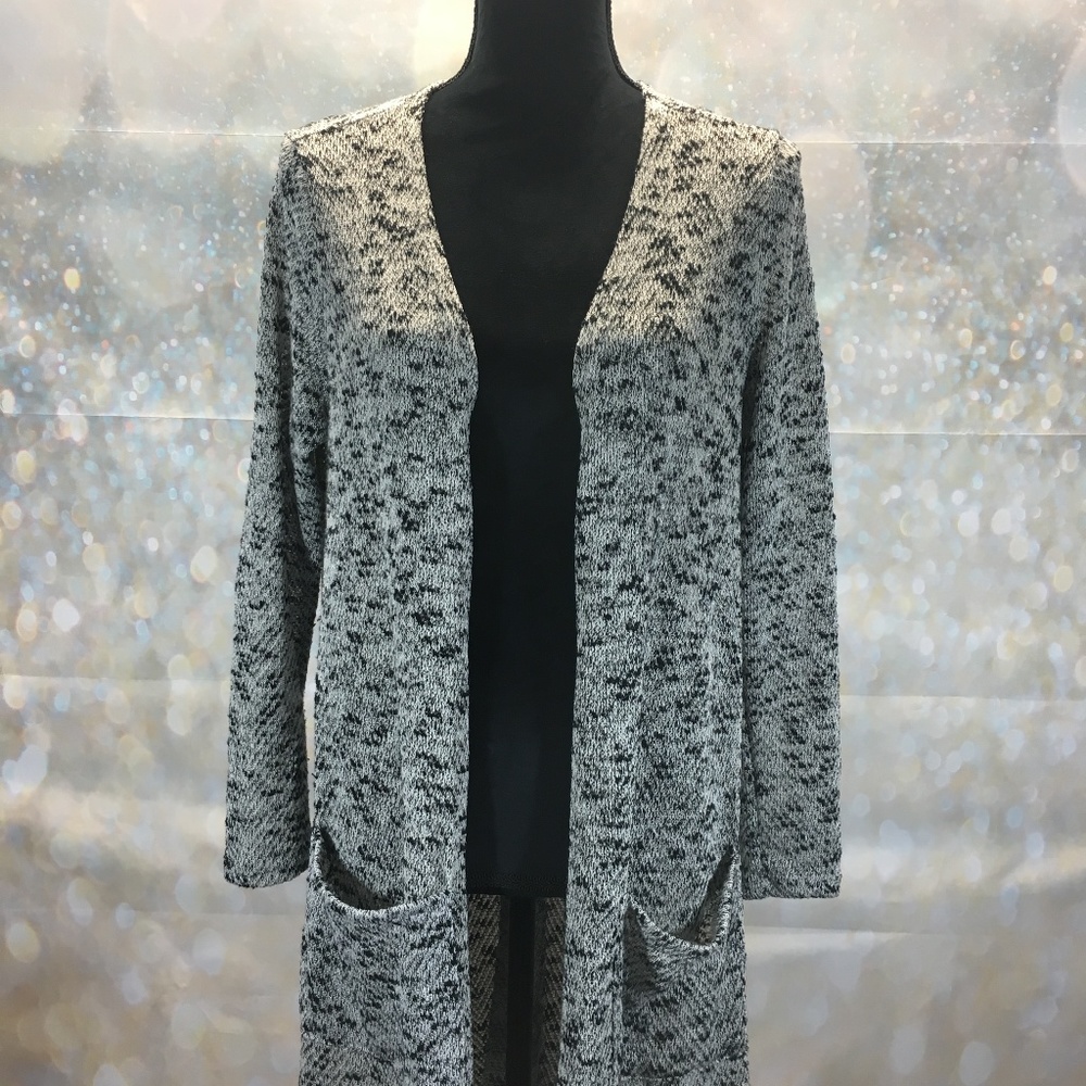 LuLaRoe Sarah Sweater Lg Black and White